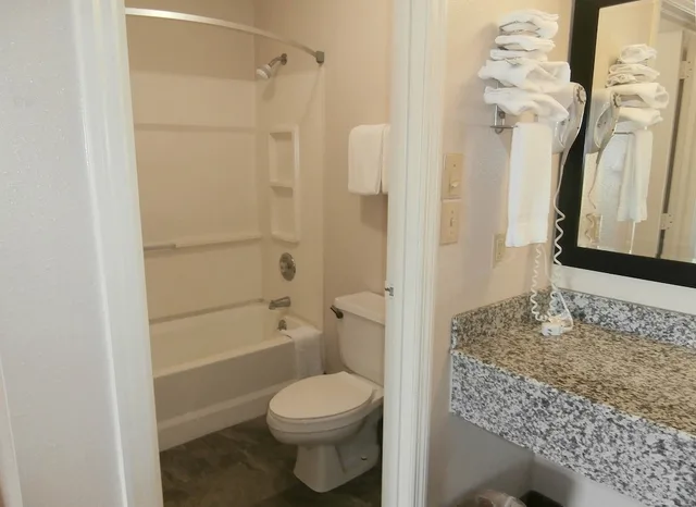 غرفة ديلوكس بسريرين كوين لذوي الإعاقة، Americas Best Value Inn Blue Ridge 2/2