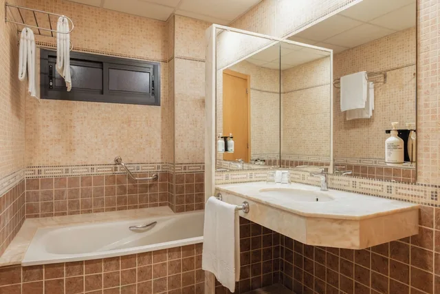 Room, Triple, Single, 3 Beds، Sb Express Tarragona Hotel 6/9