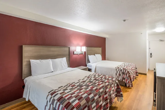 غرفة بسريرين كوين، Red Roof Inn Rochester Airport 4/6
