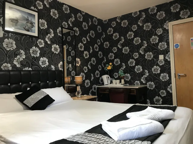 Room, Double Bed, Pacific Inn London Heathrow (ex. Essex Inn Hotel) 1/4