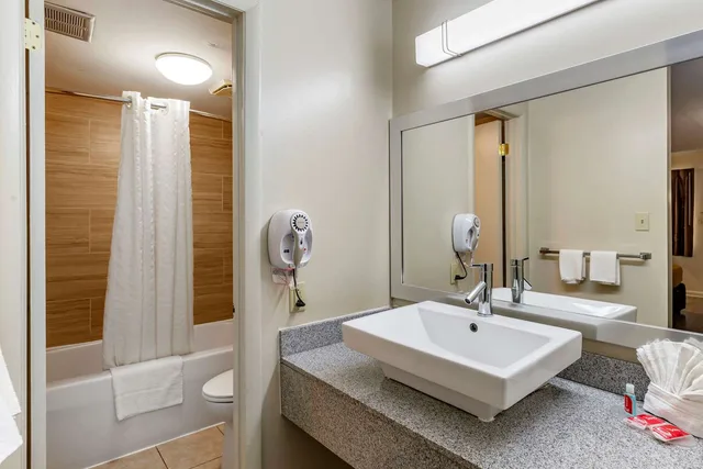 غرفة بسريرين مزدوجين، Econo Lodge Charlottesville North - University Area 4/5