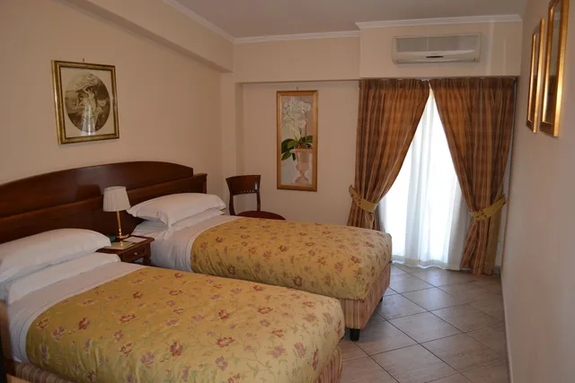 غرفة قياسية بسريرين منفصلين، Marini Park Hotel 1/3