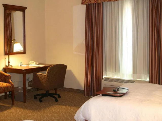 جناح بسريرين كوين مع أريكة لذوي الإعاقة، Hampton Inn Suites Lodi 5/5