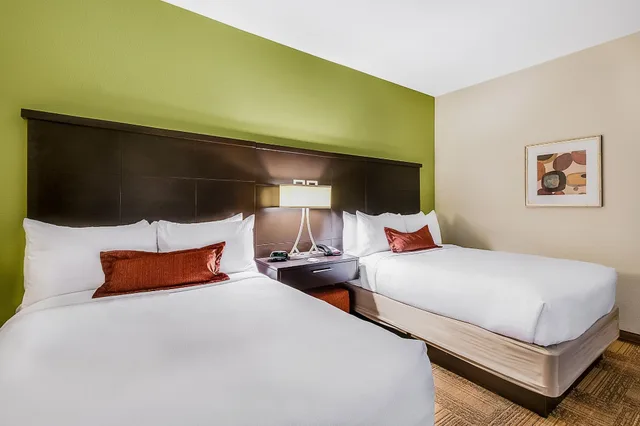 غرفة قياسية بسريرين منفصلين بمطبخ، Staybridge Suites Longview 1/1