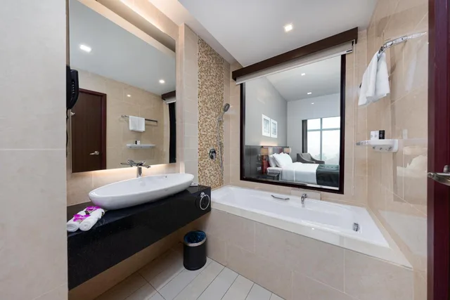 جناح عائلي بسرير كينج وسريرين منفصلين، Raia Hotel & Convention Centre Kuching 8/8