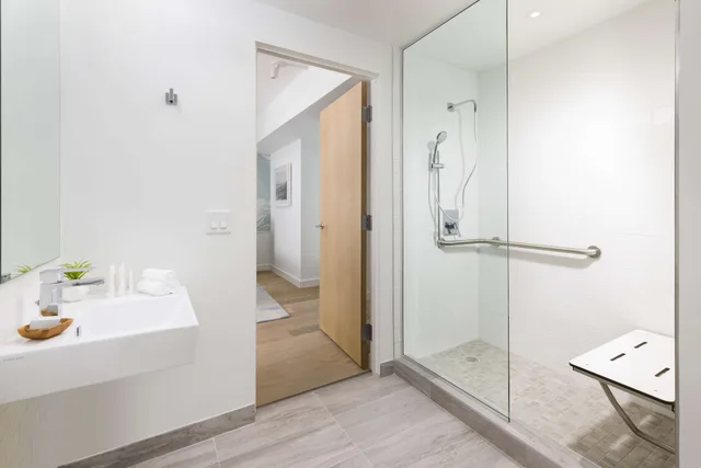 Room, King Bed, Ocean Front, Accessible، Park Central South Beach 3/4