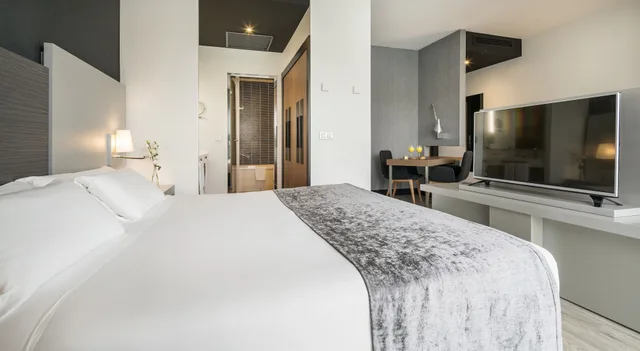 غرفة سوبيريور بسرير مزدوج بشرفة، Hotel Ilunion Atrium 7/10
