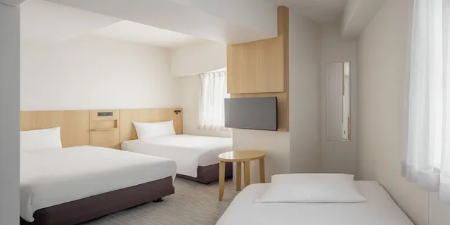 غرفة بسريرين منفصلين مع أريكة لذوي الإعاقة، Hotel Mid in Kuramae Ekimae 1/3