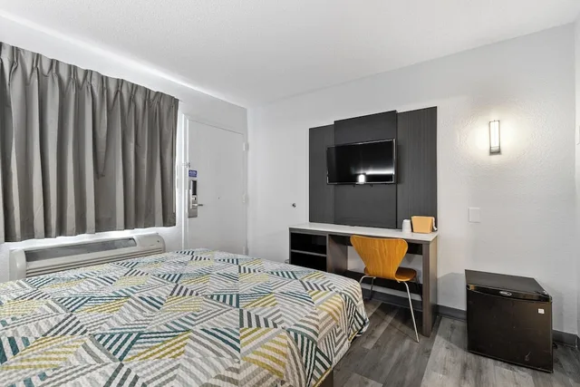 غرفة ديلوكس بسرير مزدوج لذوي الإعاقة، Motel6 San Diego, CA - North 2/5