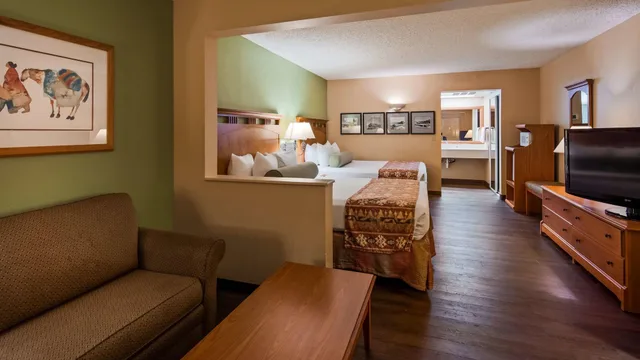 Standard, 2 Queen Beds, Accessible, Best Western Plus King's Inn & Suites 5/9