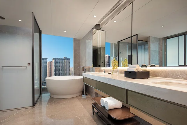 1 Bedroom, Suite, Living and Dining Areas، HUALUXE Leshan by IHG 2/2