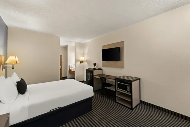 غرفة بسرير كوين لذوي الإعاقة، Red Lion Inn & Suites Gretna 3/7