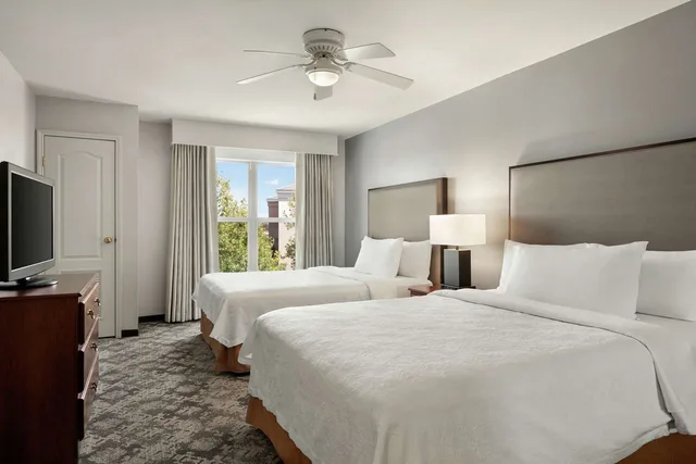 جناح بسرير كينج وسريرين كوين بغرفتي نوم، Homewood Suites By Hilton Sacramento Roseville 1/3