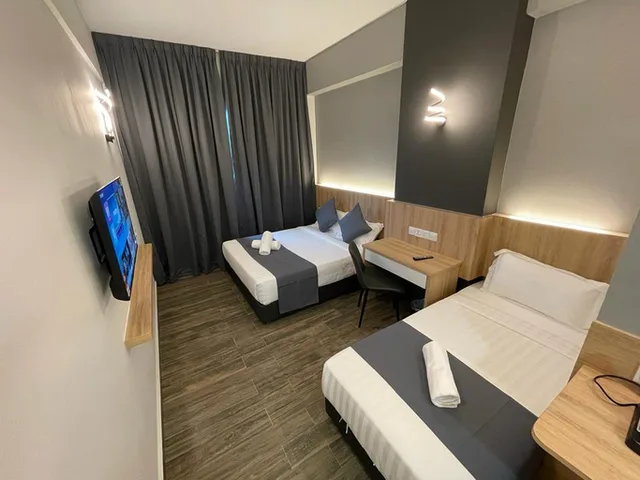 Deluxe, Triple, Citi Plaza Hotel & Suites 1/2