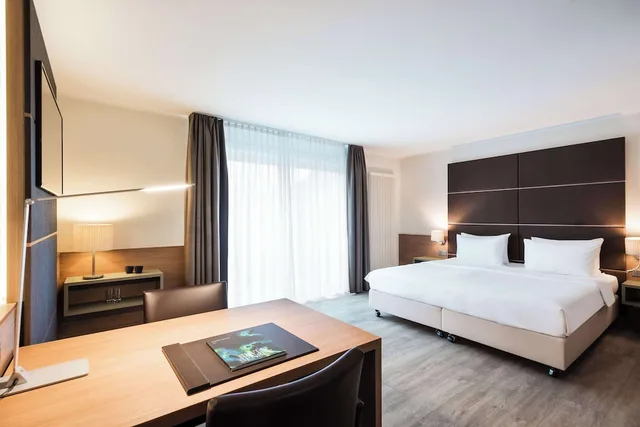 غرفة بريميوم بسرير كينج، Lindner Hotel Dusseldorf Airport, part of JdV by Hyatt 3/6