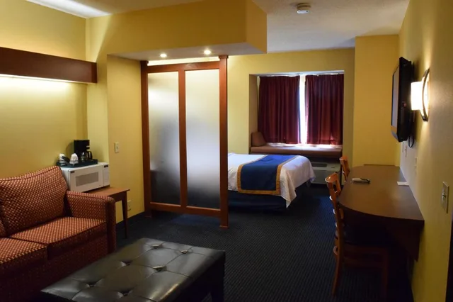 Suite, Queen Bed, Sofa, Inn At the Finger Lakes 3/3