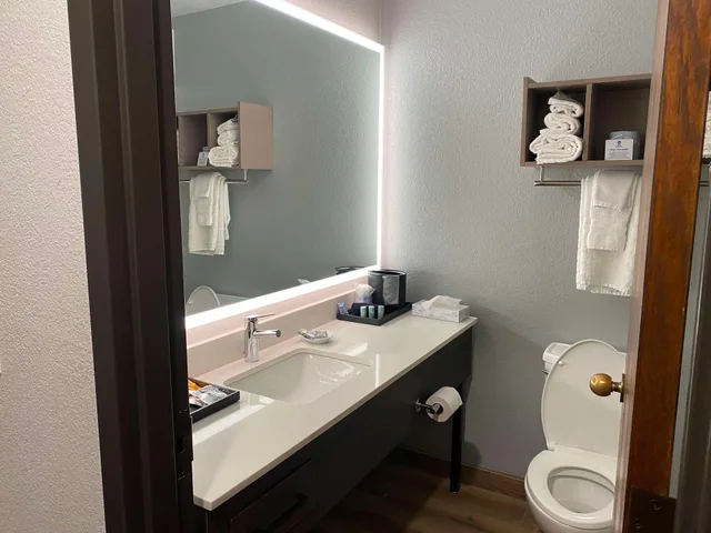 غرفة بسرير كينج، Best Western Lake Lucille Inn 4/4