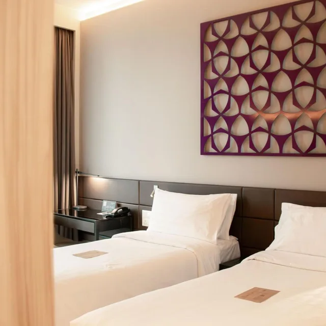 غرفة بريفيليج بسريرين منفصلين مع دخول الصالة في طابق مرتفع، Mercure Singapore On Stevens 8/10