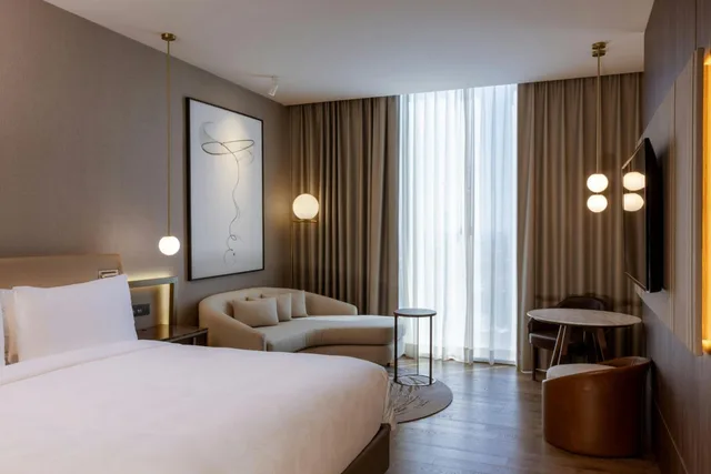 Guest Room, Deluxe, King Bed, City View, Executive Level، JW Marriott Hotel Guadalajara 2/9