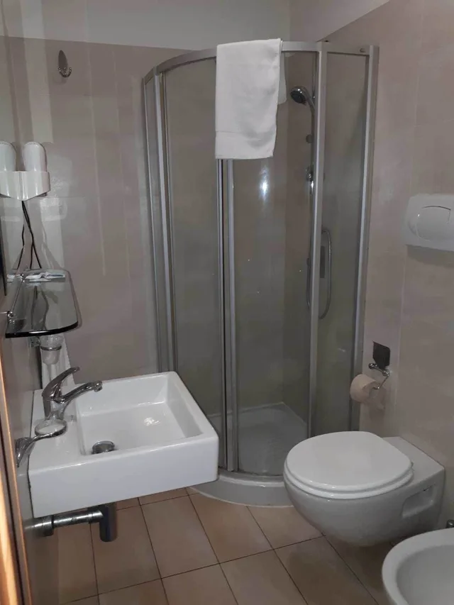 غرفة مفردة، Hotel Como 9/14