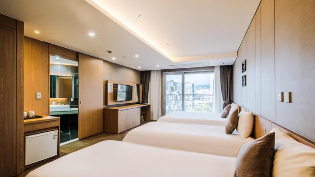 جناح عائلي بسرير فردي بإطلالة على المدينة، Hotel Bridge Seogwipo 1/1