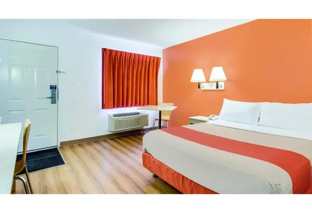 غرفة بسرير مزدوج للمدخنين لذوي الإعاقة، Motel6 Tacoma, WA - Fife 2/6