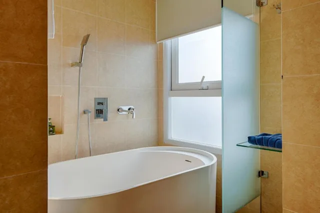 غرفة بريميوم بسرير مزدوج بشرفة بحوض استحمام، Sea Queen Hotel 3/4