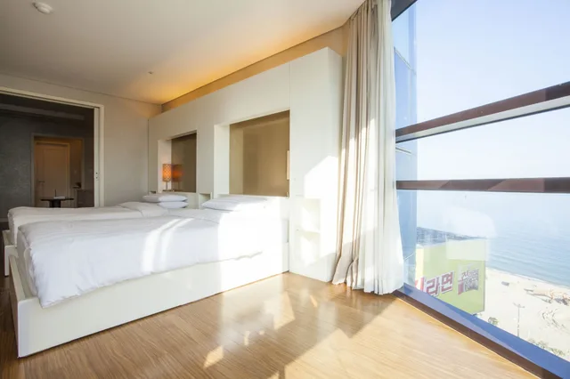 غرفة ديلوكس عائلية بسرير كوين وسرير فردي، Sunset Hotel 8/10