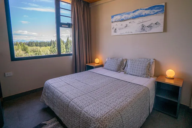 غرفة بسرير مزدوج بإطلالة على الجبل، America Del Sur Hostel el Calafate 3/7