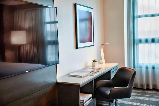 غرفة كلوب بسريرين كوين، Renaissance Los Angeles Airport Hotel 6/6