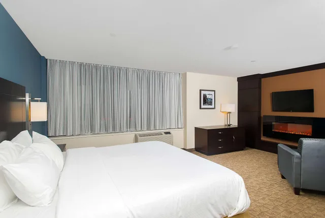غرفة ديلوكس بسرير مزدوج، Wyndham Garden Niagara Falls Fallsview 1/3