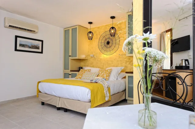 غرفة كلاسيكية بسرير مزدوج بإطلالة على الحديقة بشرفة، Lodge De Charme A Cheda 1/1