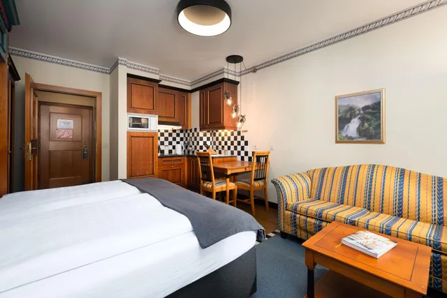 Studio, King Bed, Mondi Holiday Bellevue 2/6