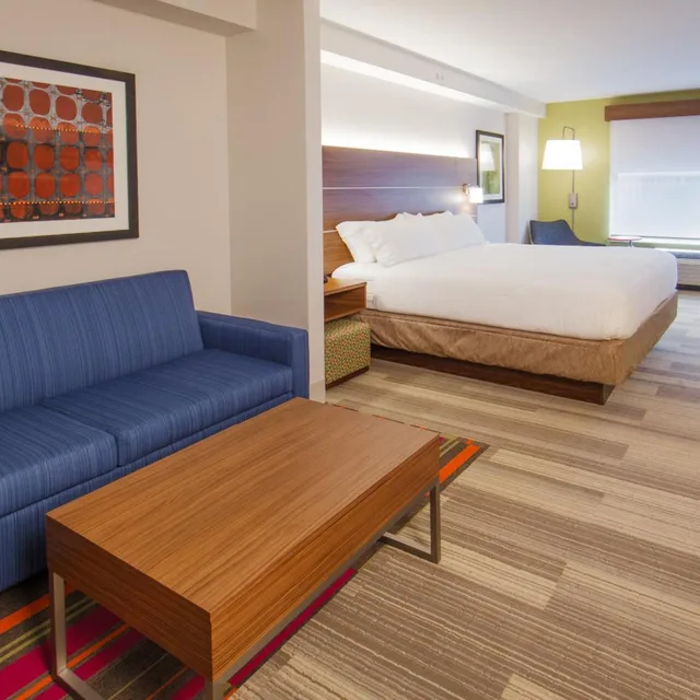 غرفة تنفيذية بسرير كينج لذوي الإعاقة، Holiday Inn Express Gatlinburg Downtown 7/10