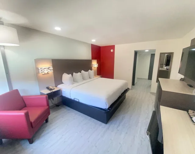 غرفة بسرير كينج، Ramada By Wyndham Tuscaloosa 2/10