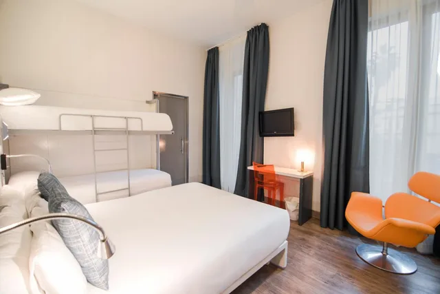 غرفة رباعية بسرير بطابقين، Petit Palace Canalejas 3/7