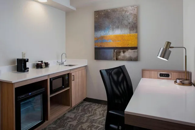 جناح بسرير كينج مع أريكة بحوض استحمام لذوي الإعاقة، SpringHill Suites by Marriott New Orleans Warehouse Arts District 10/10