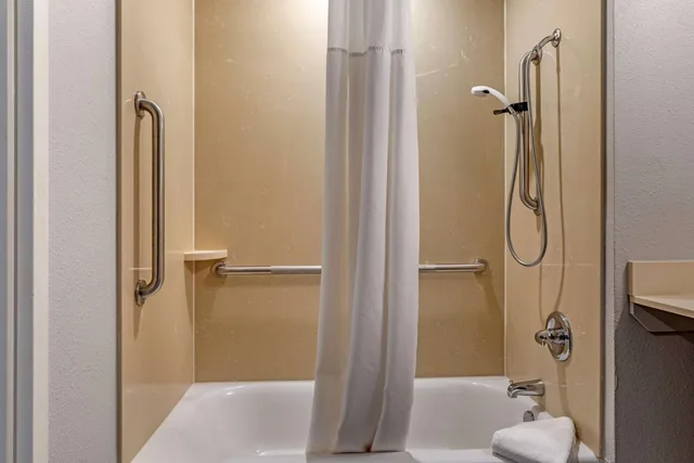 جناح بسرير كوين لذوي الإعاقة، BEST WESTERN PLUS PAULS VALLEY 5/6