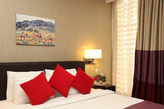 Executive, Suite, King Bed, Golden Tulip Hotel 6/10