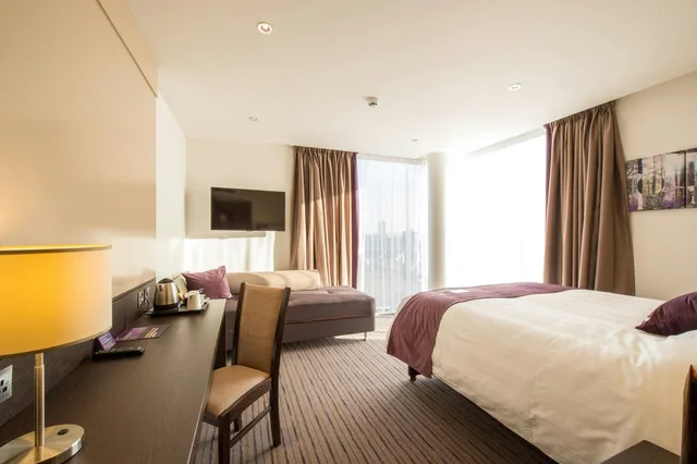 Plus, Premier, Low Floor, Accessible، Premier Inn London City Aldgate 1/1
