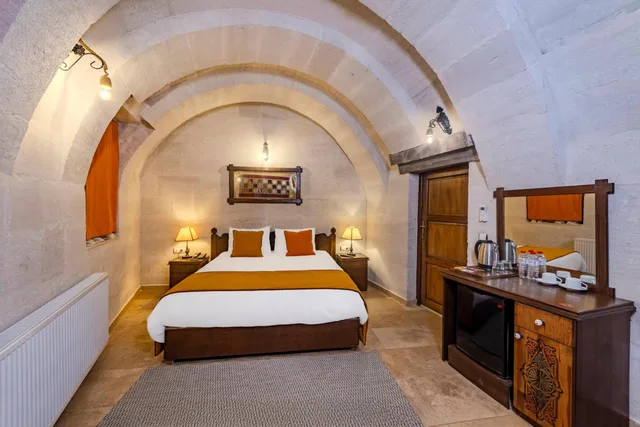 غرفة بسرير كينج، Grand Elite Cave Suites 1/3