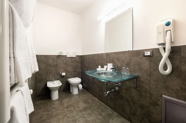 جناح جونيور بسريرين منفصلين، Hotel Garibaldi 6/7