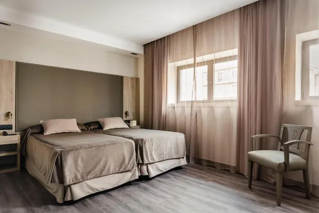 Room, 2 Beds, Civera 1/10