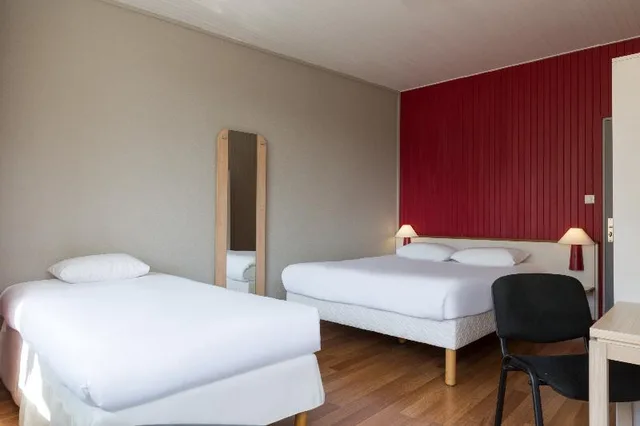 غرفة عائلية ثلاثية بسرير مزدوج، Hotel The Originals Remiremont Arum 1/1