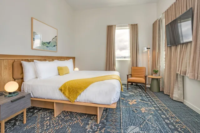 جناح بشرفة بغرفتي نوم، SaltLine Hotel 1/2
