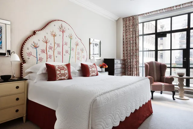 جناح ركني بشرفة، The Whitby Hotel 1/4