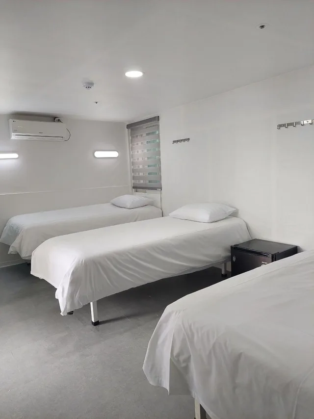 غرفة عائلية بسريرين مزدوجين بشرفة، K Pop Hotel Seoul Tower 1/1