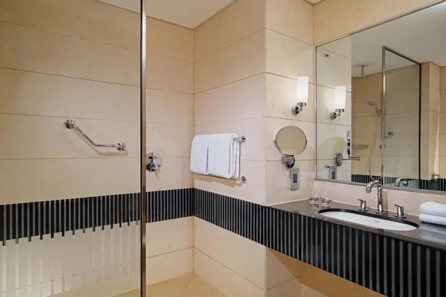 Room, King Bed, Club Floor، Le Meridien Cairo Airport 4/4