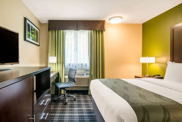 غرفة بسرير كينج لذوي الإعاقة، Quality Inn & Suites Albany Corvallis 1/4