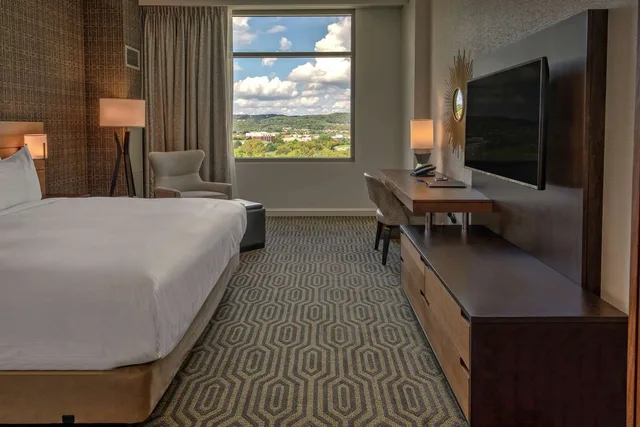 غرفة تنفيذية بسرير كينج، Hilton Franklin Cool Springs 2/4